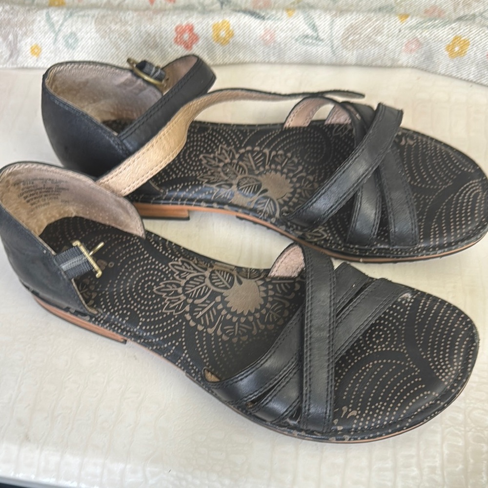 Bogs Black Comfort Sandals with Cross-Strap Design